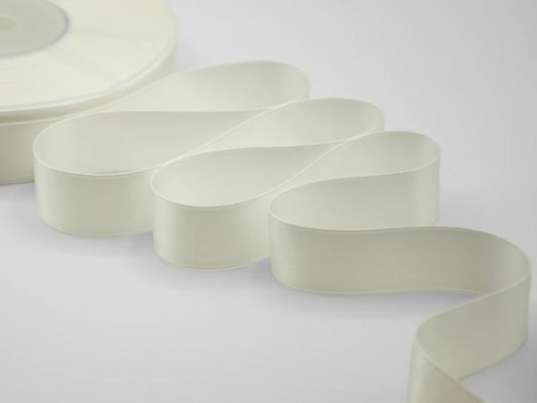 NASTRO DOPPIO RASO ALTA QUALITA' MM.25 MT.50 bianco-naturale-1 (Cod. 1053-01)