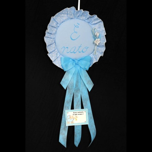 FIOCCO NASCITA ARTIGIANALE COCCARDA "E' NATO" azzurro (Cod. 37655-01)
